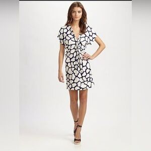Diane Von Furstenberg Size 4 Natalie 100% Silk Mini Dress Navy Blue White Classy